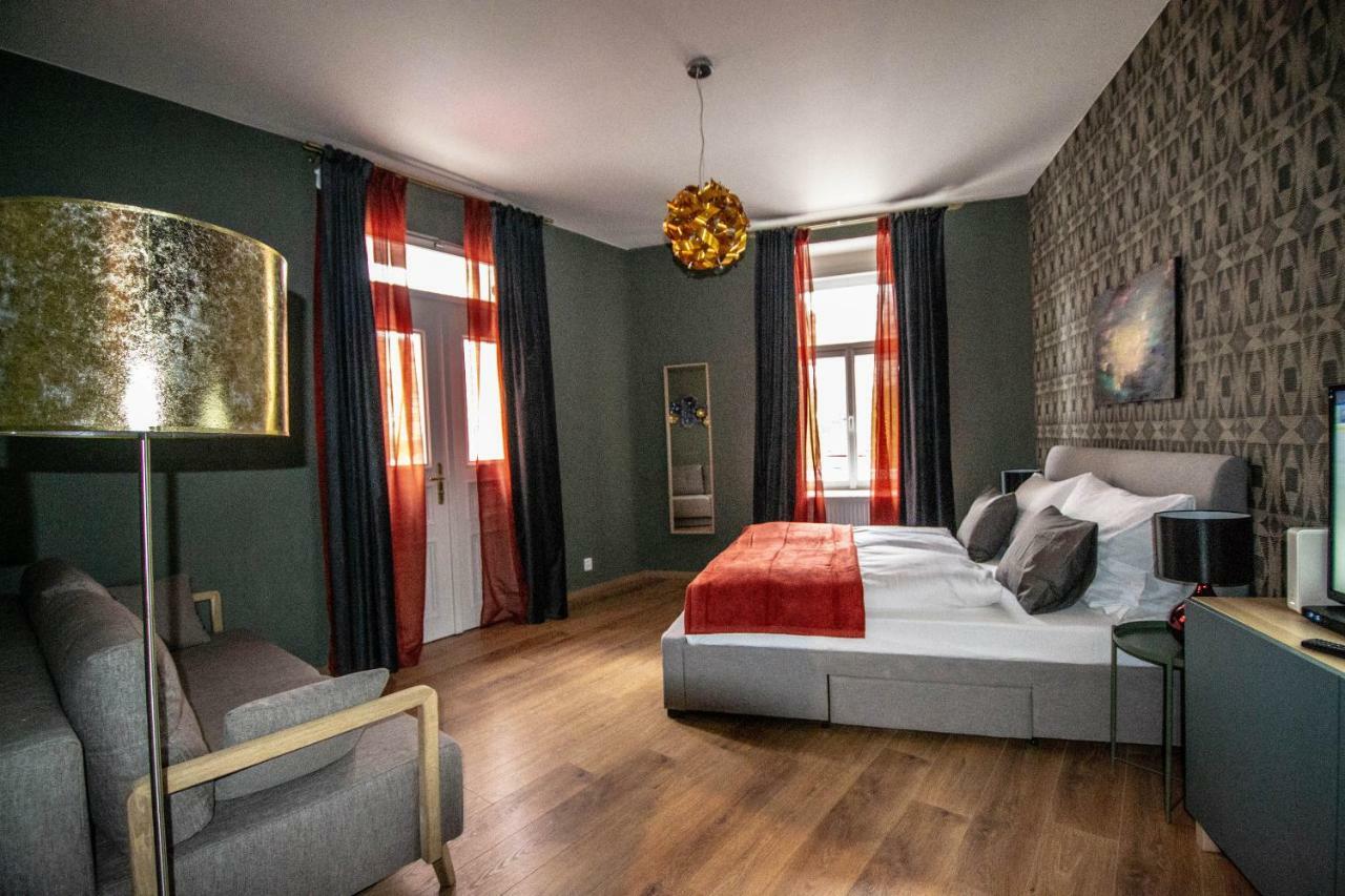 Ruterra Apartments By Cathedral Прага Екстериор снимка